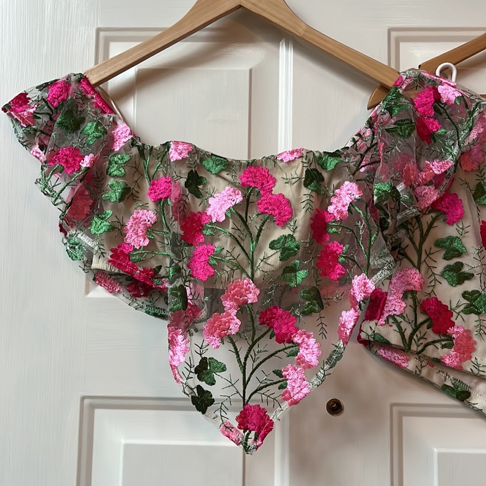 Solaris Style Two Piece Set - Picture 2 of 7